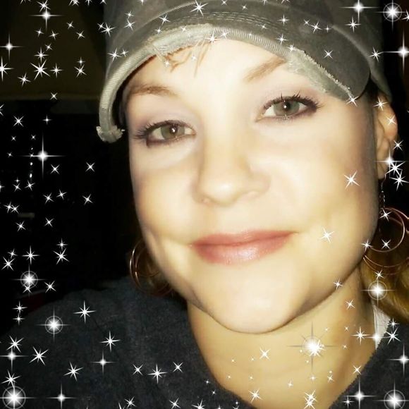 Meet your Posher, Hollie - Picture 1 of 1